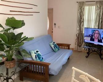 Colwins #2 For Families/Couples/Singles Sleeps 4 - Cockburn Town - Living room