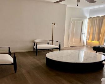 Cozy Bedroom - Full Kitchen - Clean Spacious La Apartment W. Private Suite Room - Los Angeles