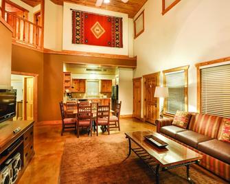 All The Comforts Of Home! - New Braunfels - Living room