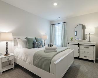 Southern Charm Townhome - Simpsonville - Bedroom