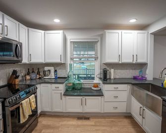 Charming Farmhouse at Saddlehill Winery in Philadelphia Suburbs - Voorhees - Kuchyň