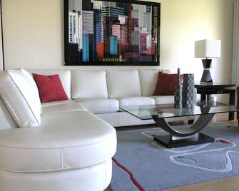 Beautiful Updated Townhouse - Palm Springs - Living room