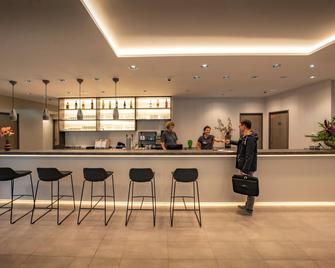 Loginn Hotel Berlin Airport - Berlin - Rezeption