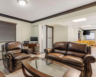 Quality Inn and Suites Morrow Atlanta South - Morrow - Soggiorno
