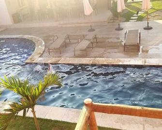 Apartamento 2 Quartos, com Suíte e Varanda - Luiz Correia - Pool