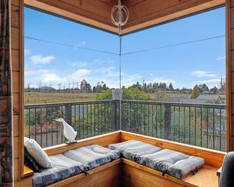 Riverside Haven - Turangi Holiday Home - Turangi - Balcony