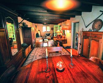 Rural appeal yet so close to town - Taos - Dining room