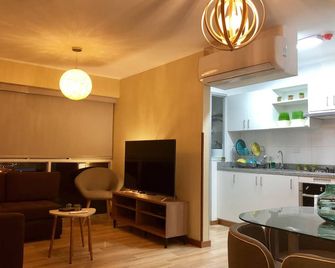 Home away from home. 3br/2bth. Total Comfort. TV's on every room, AC and Heater - Lima - Living room