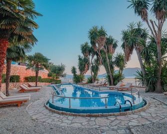 Hotel Sanremo Vlore - Vlorë - Piscina