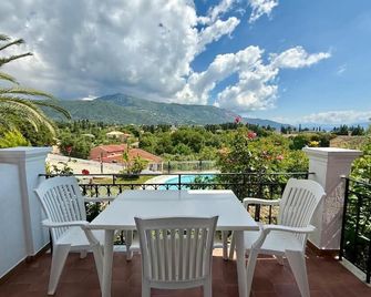 Thomas apartments Corfu - Dassia - Balcón
