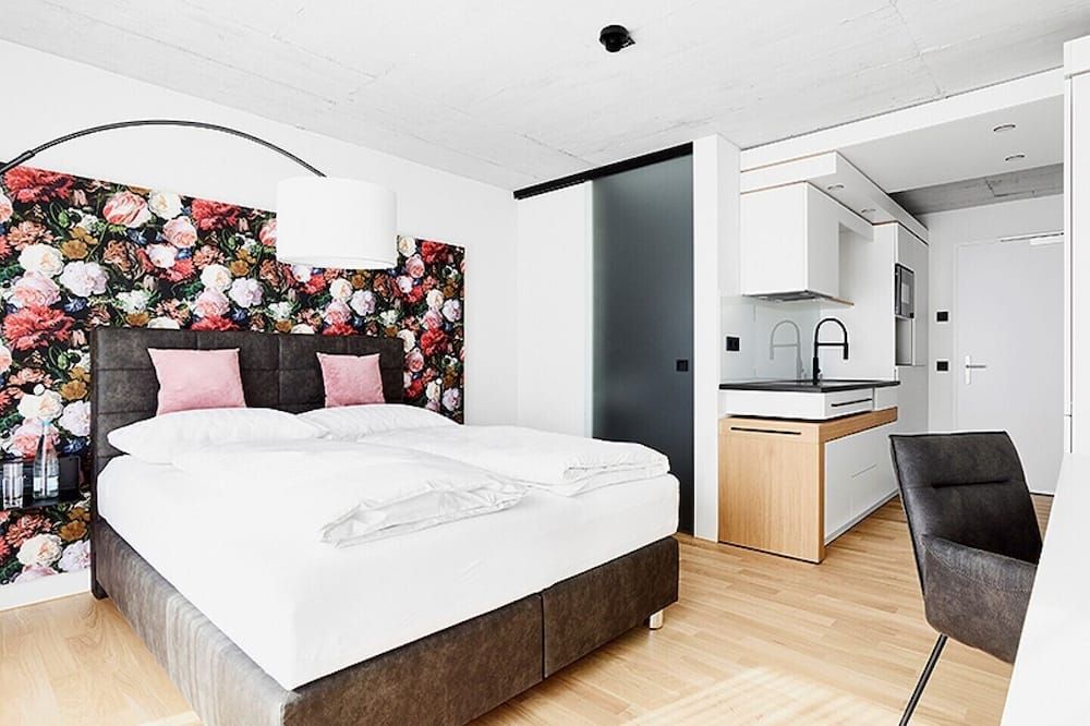 livisit bergapartment 45 - double room 36 sqm - with large south-facing roof terrace - شتوتغارت - غرفة نوم