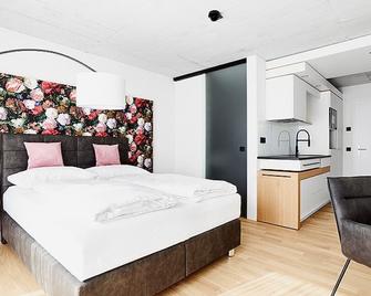 livisit bergapartment 45 - double room 36 sqm - with large south-facing roof terrace - Stuttgart - Habitación