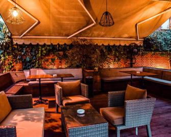 Vh Broadway Tirana Hotel - Tirana - Bar