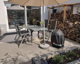 Ruhige 2-Zimmer Wohnung in zentraler Taunus Lage - Bad Homburg vor der Höhe - Patio