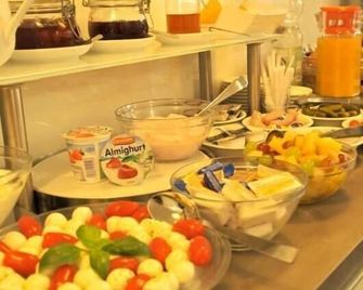 Appartis - Hotel am Stadtpark - Sindelfingen - Buffet