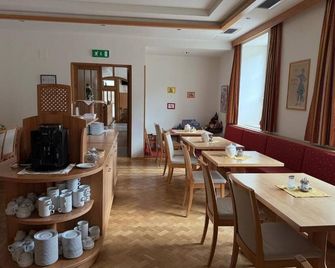 Hotel Zur Alten Schule - Pitten - Ресторан