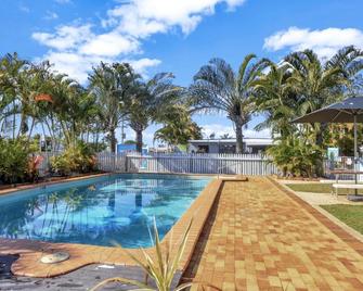 Big4 Cane Village Holiday Park - Bundaberg - Zwembad