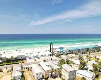 Peach on the Beach. 4 Br home. 15 steps from the beach! - Freeport - Playa