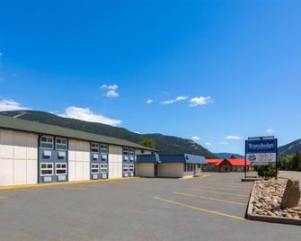 Travelodge by Wyndham Blairmore - Crowsnest Pass - Gebäude