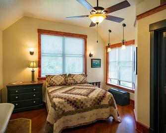 The Inn at Croftville Road Cottages #4. On the Shore of Lake Superior. - Grand Marais - Bedroom