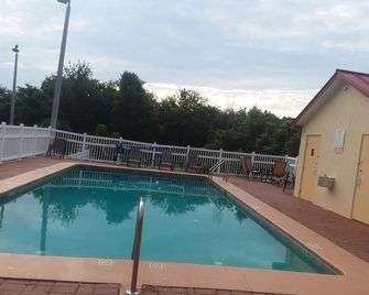 Wingate by Wyndham Leesburg Florida - Leesburg - Zwembad