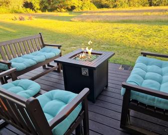 Wild West Coast Getaway Hot Tub Game Room In Forks Private Creek - Forks - Patio