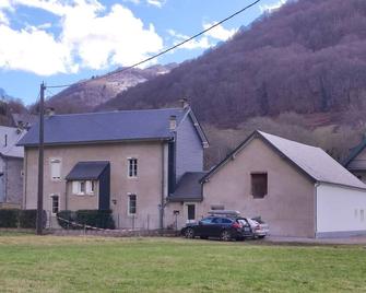 4/6 pers gîte at the foot of the Pic du Midi - Campan - Building