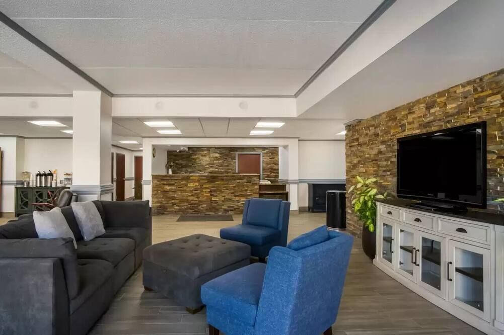 Clarion Inn & Suites Grand Rapids Airport - גרנד ראפידס - סלון