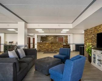 Clarion Inn & Suites Grand Rapids Airport - Grand Rapids - Stue