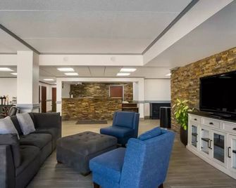 Clarion Inn & Suites Grand Rapids Airport - גרנד ראפידס - סלון
