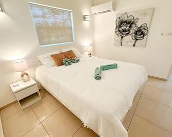 Villa Pearl - Steps from the Sea - Kralendijk - Habitación
