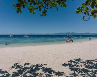 Hk Beach Resort - Moalboal - Playa