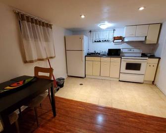 One Bedroom Basement/private bath & entrance - Toronto - Kitchen