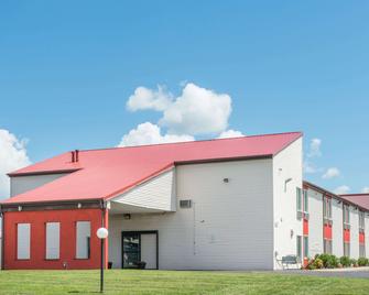 Super 8 by Wyndham O'Fallon MO/St. Louis Area - O'Fallon - Building