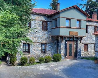 Archontiko Tarsouna - Agios Athanasios - Edificio