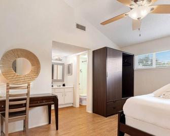 Waterfront Loft w Park View with Pool and Dock Access - Austin