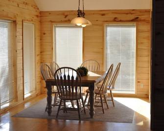 Luxury 4 BR Mountain Home - 35 min to Bryce or Zion - 3 Acres - Alton - Comedor