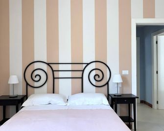 LucioeLuciaApartment in the nineteenth-century center of Grottammare - Grottammare - Schlafzimmer