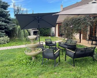 La clé des champs - Les Grais 1H10 de Paris - Le Bignon-Mirabeau - Patio
