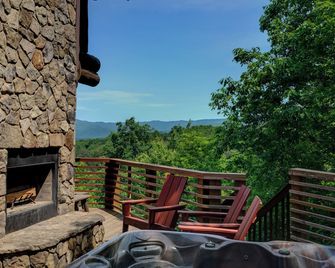 Watershed 10 - Two King Bedrooms with a Long Range View - Bryson City - Balcony
