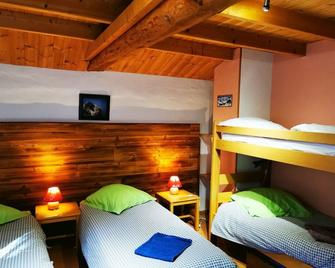 Gite D'etape Auberge De L'ardoisiere - Jausiers - Спальня