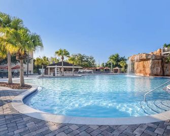 Celebration's Best-Kept Secret! Full Kitchen + Outdoor Pool Near Disney World - Celebration - Pool