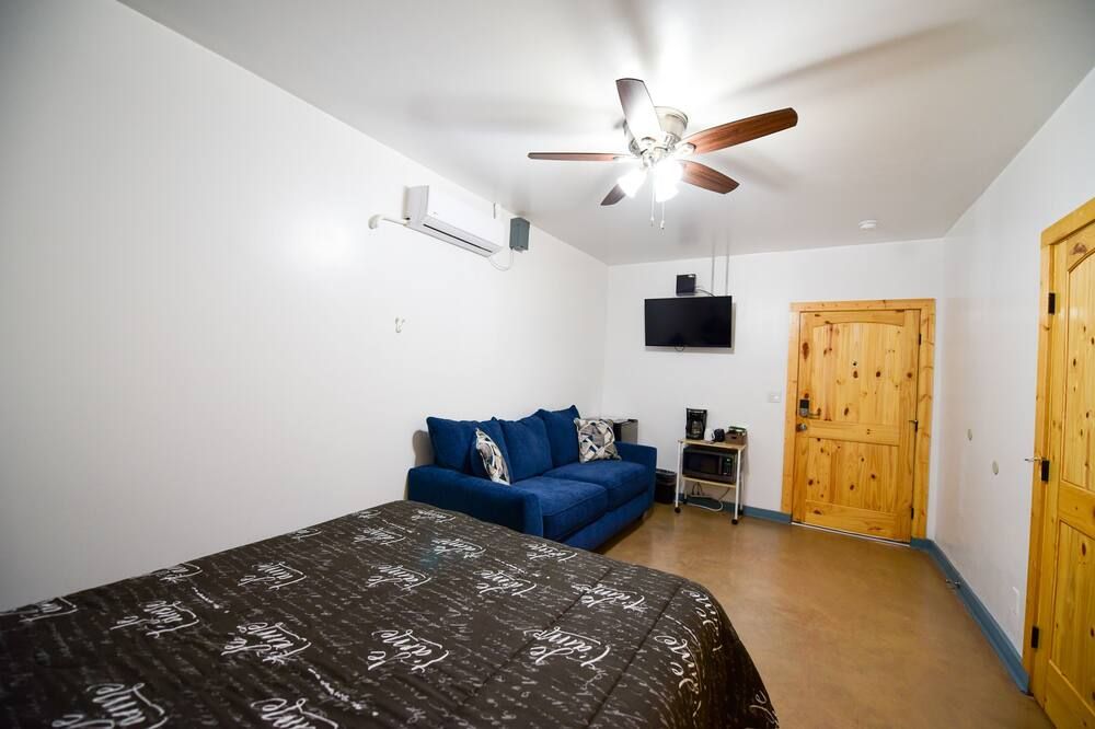 Carmen's Marfa Hotel/Elia's 2 Queen Beds En-Suite - Marfa - Camera da letto