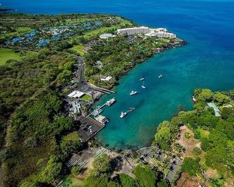 Ideal Location! Beautiful Ocean View; Escape to Paradise. Last Minute Specials! - Kahaluu-Keauhou - Edificio