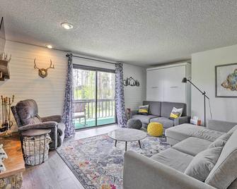 Grand Lake Condo with Mountain Views Walk to Lake! - Grand Lake - Living room