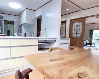 Villa 12 Minutes From Ifvh Miyajimaguchi Station - Itsukaichi First Villa Hiroshima / Hiroshima Hiroshima - Hiroshima - Dining room