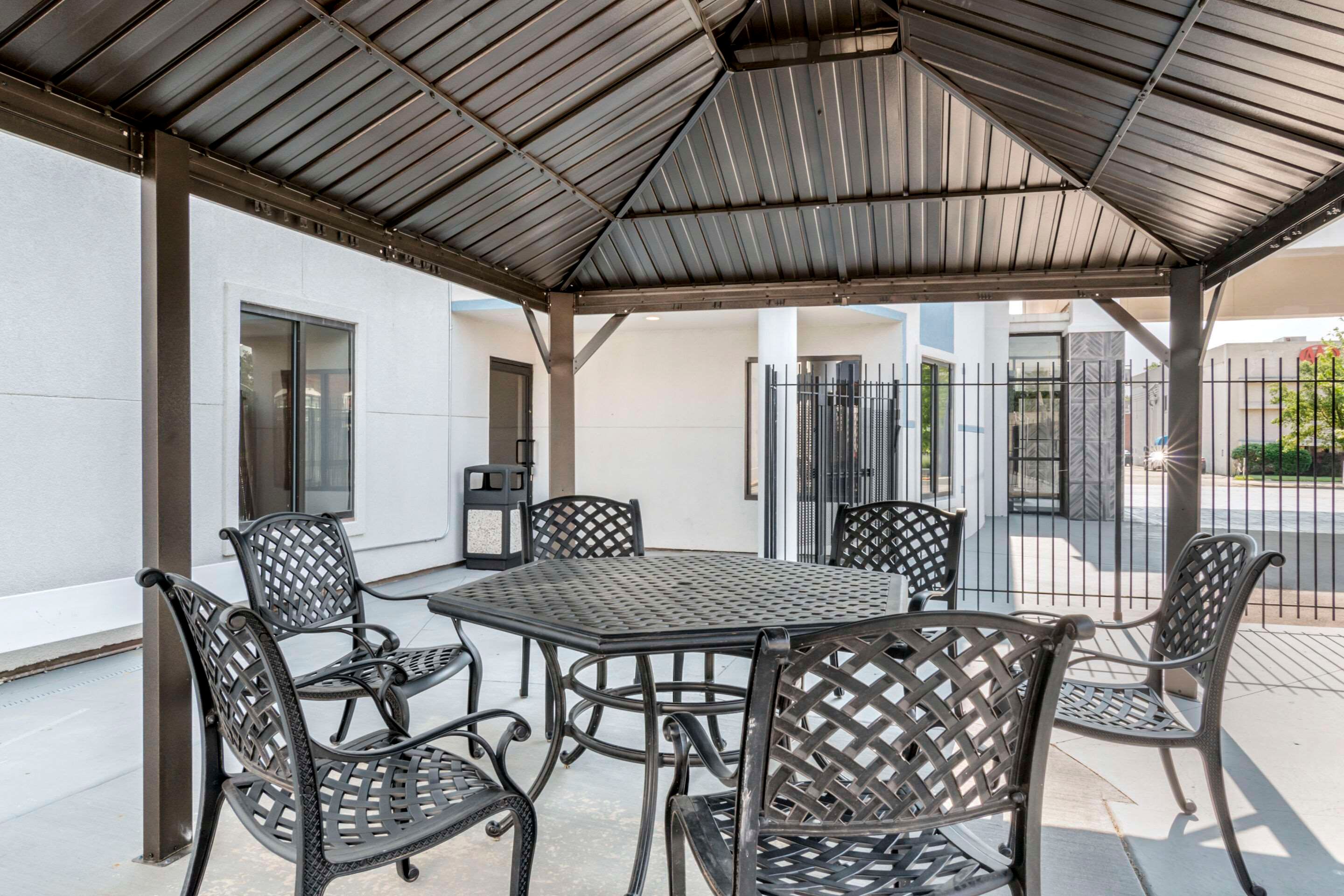 Comfort Inn Kansas City Midtown - קנזס סיטי - פטיו