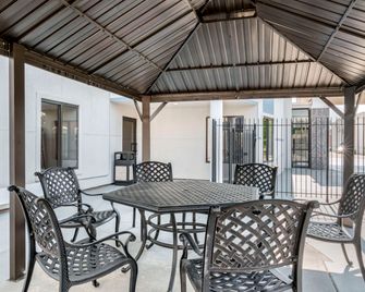 Comfort Inn Kansas City Midtown - קנזס סיטי - פטיו