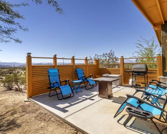 Martian Rose - Out of this World Stargazing Cabin home - Joshua Tree - Balcony