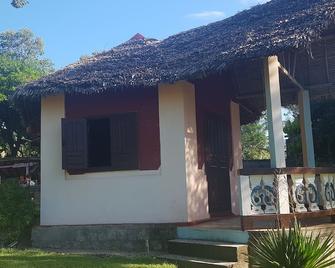 Riverside Camp - Toamasina - วิวภายนอก